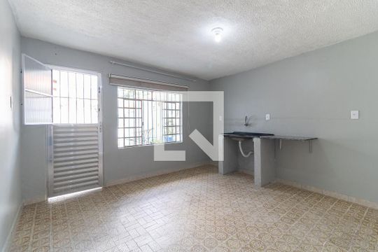 Casa para alugar com 1 quarto, 40m² em Vila Natália, São Paulo