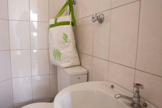 banheiro de serviço de apartamento para alugar com 2 quartos, 93m² em Vila São Bento, Campinas