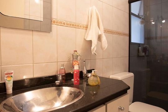 banheiro de apartamento para alugar com 2 quartos, 93m² em Vila São Bento, Campinas