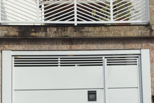fachada de casa à venda com 2 quartos, 100m² em Jardim Peri, São Paulo