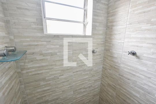Banheiro  de kitnet/studio para alugar com 1 quarto, 17m² em Jardim Aeroporto, São Paulo