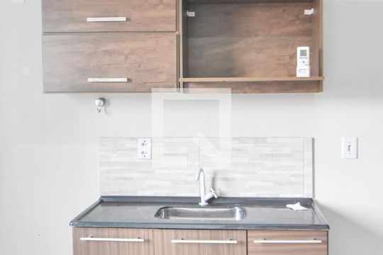Cozinha  de kitnet/studio para alugar com 1 quarto, 17m² em Jardim Aeroporto, São Paulo