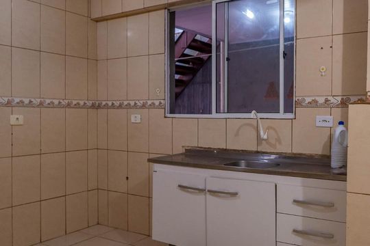 Cozinha de casa para alugar com 1 quarto, 40m² em Vila Cleonice, São Paulo