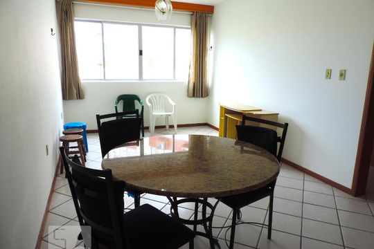 Sala de apartamento para alugar com 1 quarto, 54m² em Carvoeira, Florianópolis