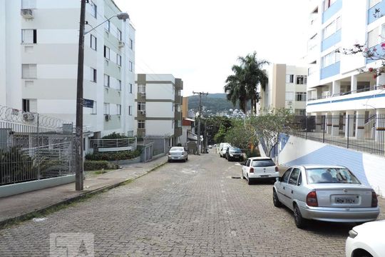 Vista da Rua de apartamento para alugar com 1 quarto, 54m² em Carvoeira, Florianópolis