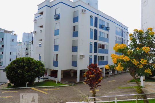 Fachada de apartamento para alugar com 1 quarto, 54m² em Carvoeira, Florianópolis
