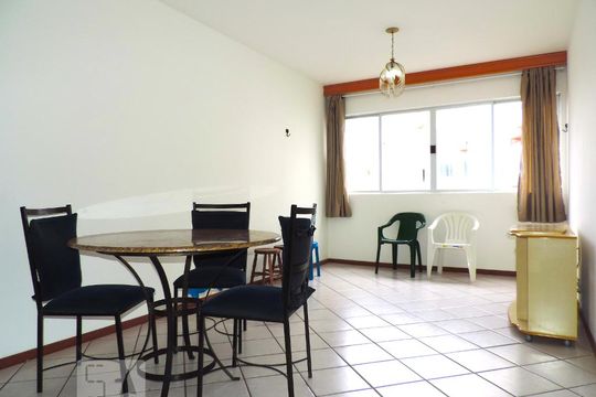 Sala de apartamento para alugar com 1 quarto, 54m² em Carvoeira, Florianópolis