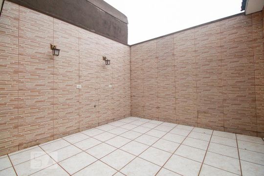 Quintal dos fundos de casa à venda com 3 quartos, 120m² em Jardim Vila Formosa, São Paulo