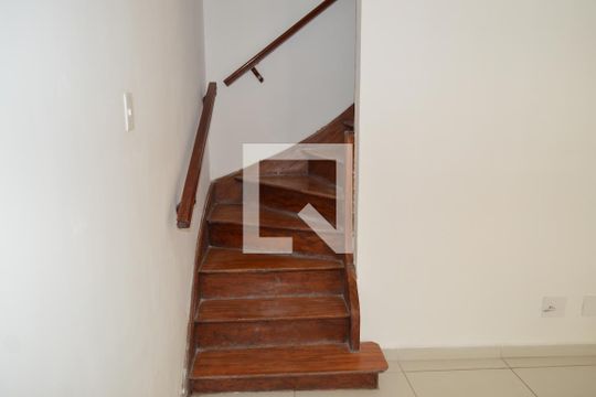 Escadas de casa para alugar com 2 quartos, 125m² em Ipiranga, São Paulo