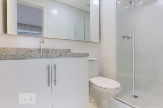 Banheiro de apartamento para alugar com 1 quarto, 34m² em Pinheiros, São Paulo