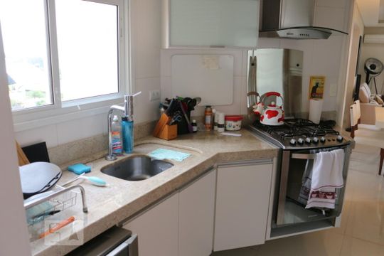 Cozinha de apartamento para alugar com 2 quartos, 93m² em Ahú, Curitiba