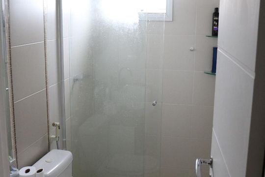 Banheiro de apartamento para alugar com 2 quartos, 93m² em Ahú, Curitiba