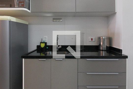 Cozinha de kitnet/studio à venda com 1 quarto, 24m² em Vila Madalena, São Paulo