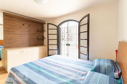 Quarto 1 de casa para alugar com 3 quartos, 200m² em Parque Jabaquara, São Paulo