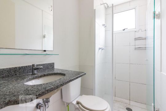 Banheiro de apartamento à venda com 2 quartos, 55m² em Vila Hebe, São Paulo