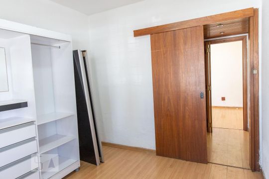 Quarto 1 de apartamento para alugar com 2 quartos, 60m² em Jardim Botânico, Porto Alegre