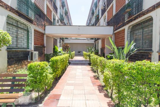 Área Comum - Corredor de apartamento para alugar com 2 quartos, 60m² em Jardim Botânico, Porto Alegre