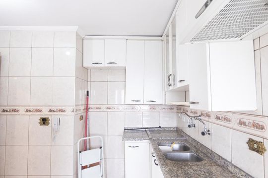 Cozinha de apartamento para alugar com 3 quartos, 171m² em Vila Bertioga, São Paulo