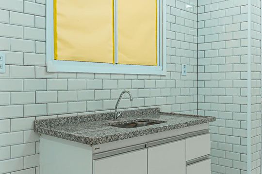 Cozinha de apartamento para alugar com 2 quartos, 45m² em Liberdade, São Paulo
