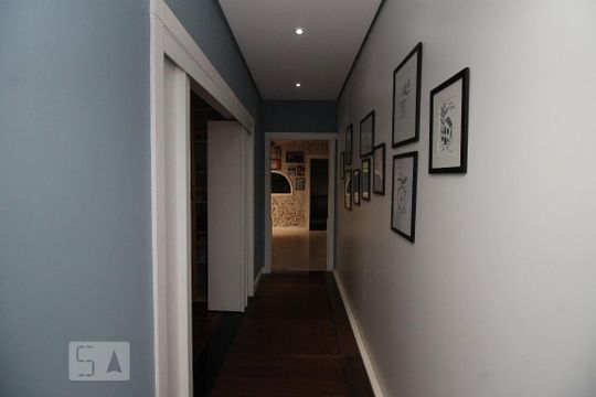 Corredor de apartamento à venda com 3 quartos, 145m² em Rio Branco, Porto Alegre