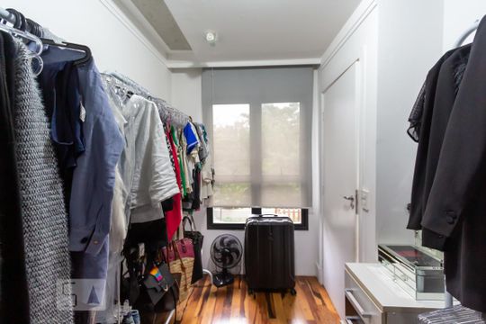 Closet de apartamento para alugar com 2 quartos, 70m² em Vila Suzana, São Paulo