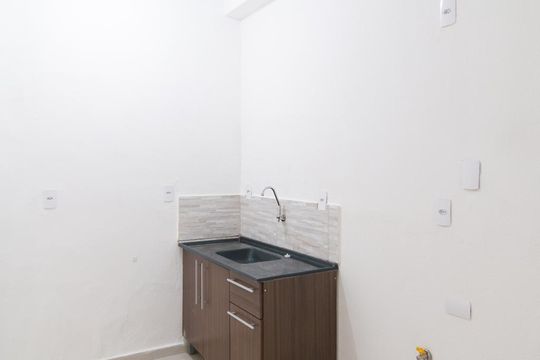Cozinha de casa para alugar com 1 quarto, 37m² em Jardim Aeroporto, São Paulo