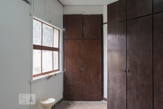 2o. Andar - Quarto 2 (Armários) de casa para alugar com 2 quartos, 120m² em Vila Mariana, São Paulo