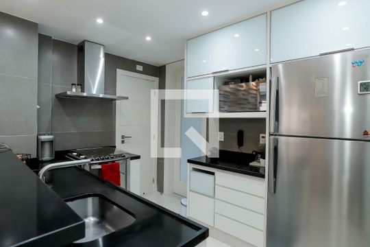 Cozinha de apartamento para alugar com 3 quartos, 95m² em Copacabana, Rio de Janeiro