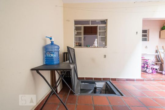 Quintal de casa à venda com 4 quartos, 300m² em Jardim Ernestina, São Paulo