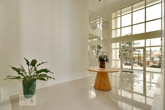 Hall social de apartamento à venda com 3 quartos, 138m² em Vila Ipojuca, São Paulo