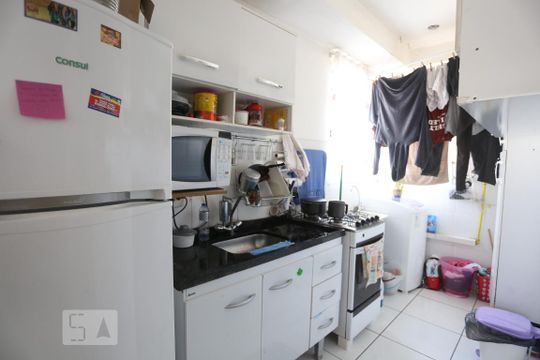Cozinha e Área de Serviço de apartamento para alugar com 2 quartos, 42m² em Jardim Peri, São Paulo