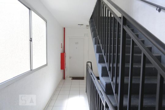 Escadas de apartamento para alugar com 2 quartos, 42m² em Jardim Peri, São Paulo