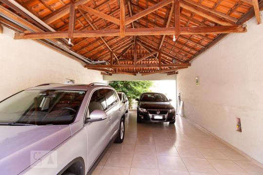 Garagem de casa à venda com 3 quartos, 330m² em Saúde, São Paulo