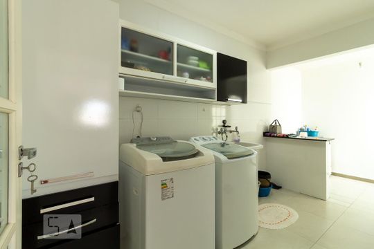 Área de serviço de casa à venda com 3 quartos, 330m² em Saúde, São Paulo