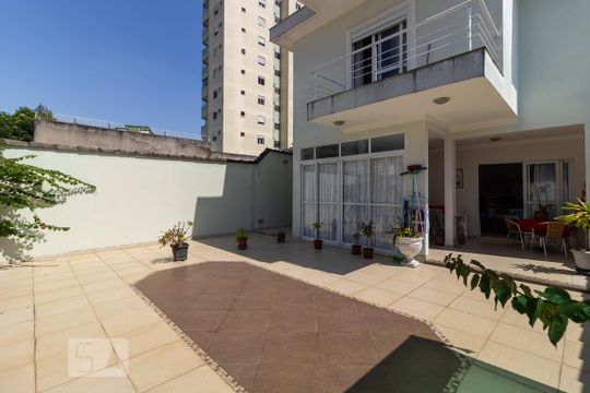 Quintal de casa à venda com 3 quartos, 330m² em Saúde, São Paulo