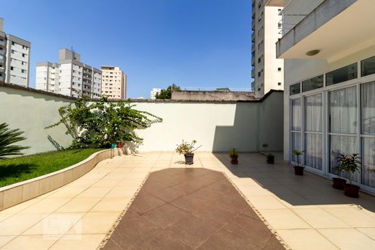 Quintal de casa à venda com 3 quartos, 330m² em Saúde, São Paulo