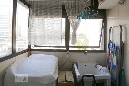 Detalhe da área de serviço de apartamento para alugar com 2 quartos, 55m² em Brooklin Paulista, São Paulo