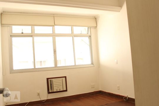 Quarto 01 de apartamento para alugar com 3 quartos, 131m² em Barra da Tijuca, Rio de Janeiro