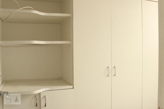 Quarto de Serviço de apartamento para alugar com 3 quartos, 131m² em Barra da Tijuca, Rio de Janeiro