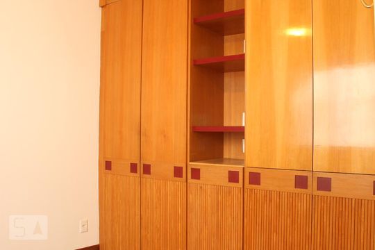 Quarto 03 de apartamento para alugar com 3 quartos, 131m² em Barra da Tijuca, Rio de Janeiro