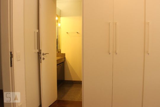 Banheiro da Suíte de apartamento para alugar com 3 quartos, 131m² em Barra da Tijuca, Rio de Janeiro