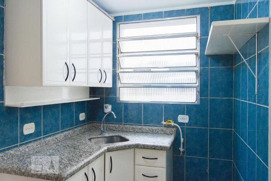 Cozinha de apartamento para alugar com 2 quartos, 48m² em Bela Vista, São Paulo