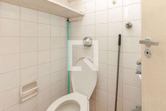 Banheiro de Serviço de apartamento à venda com 3 quartos, 88m² em Campo Belo, São Paulo