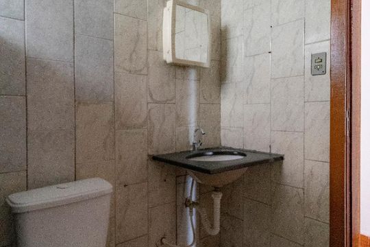 Banheiro de casa para alugar com 7 quartos, 400m² em Sagrada Família, Belo Horizonte