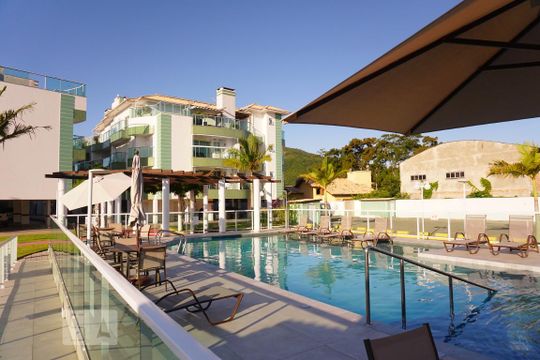 Área comum - Piscina de apartamento para alugar com 3 quartos, 189m² em Cachoeira do Bom Jesus, Florianópolis