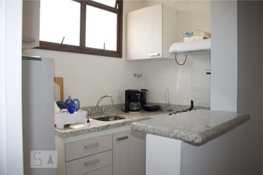 Cozinha de apartamento para alugar com 1 quarto, 65m² em Barra da Tijuca , Rio de Janeiro