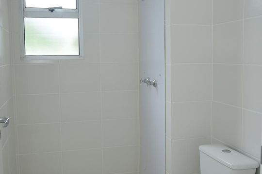 Banheiro de apartamento à venda com 2 quartos, 45m² em Jacarepaguá, Rio de Janeiro