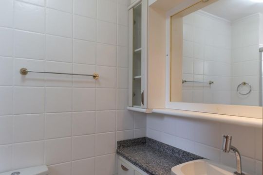 Banheiro de apartamento à venda com 2 quartos, 58m² em Vila Andrade, São Paulo