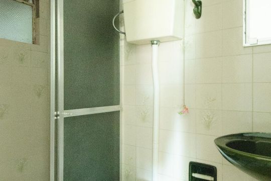 Banheiro de apartamento à venda com 2 quartos, 60m² em Bela Vista, Porto Alegre