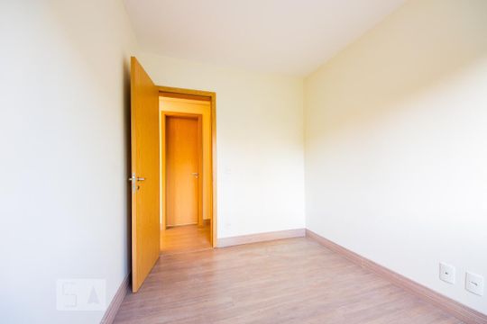 Quarto 1 de apartamento para alugar com 2 quartos, 52m² em Jardim Carvalho, Porto Alegre